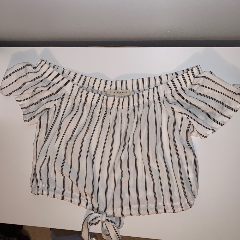 La hearts off the shoulder top